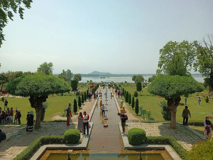 Nishat Garden,Best Places to Visit in Kashmir
