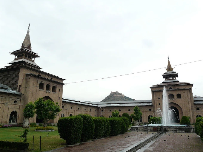Jama Masjid,Best Places to Visit in Kashmir