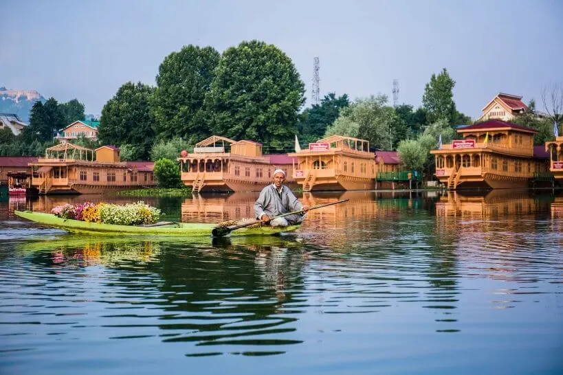 Kashmir dal lake Houseboat,Things to do in Kashmir