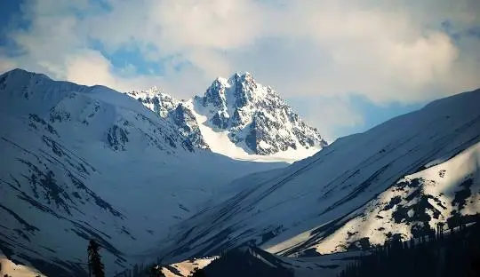 Apharwat peak places to visit in Gulmarg in October