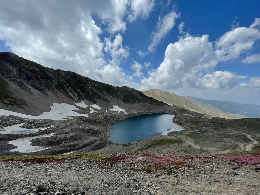 Gulmarg's Alpather lake in March