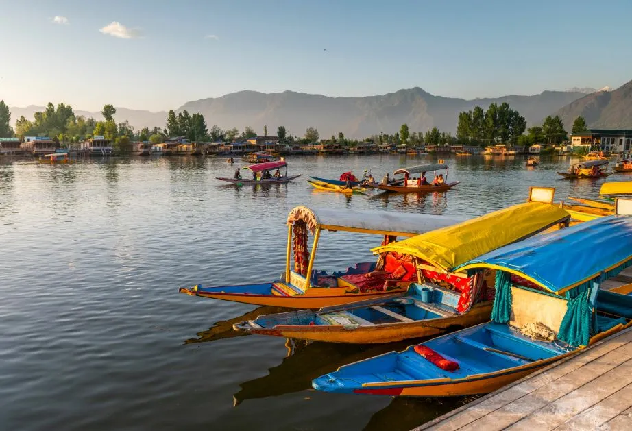 Shikara rides in Jammu and Kashmir in monsoon season