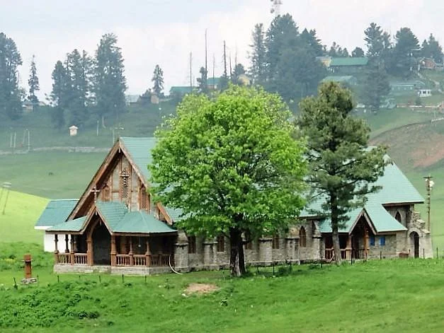 St. Mary’s Church, Things to do in Gulmarg