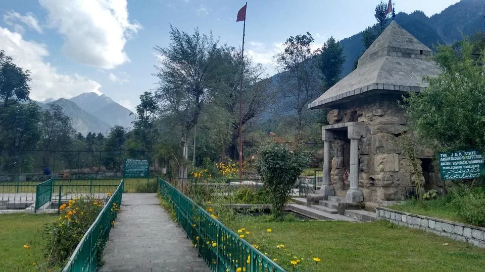 Visit the Mamleshwar Temple