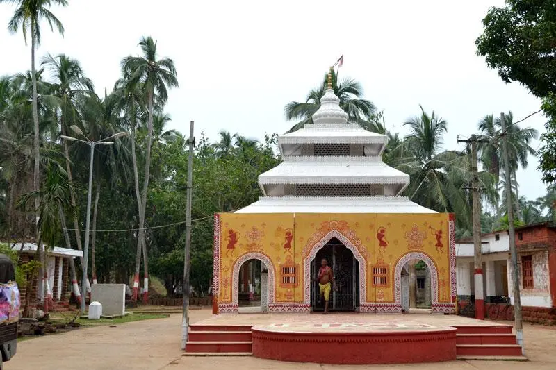 Raghurajpur is a heritage crafts village in Odisha