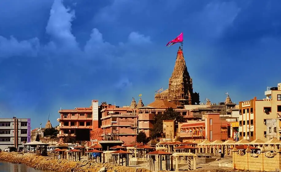 Best Things to Do in Gujarat is Visit the Dwarkadhish Temple