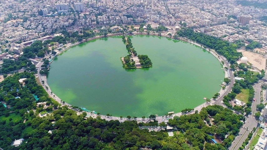 Visit Kankaria Lake of Ahmedabad in winter
