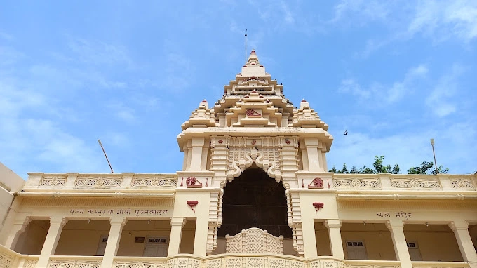 Visit the Kirti Mandir in Porbandar