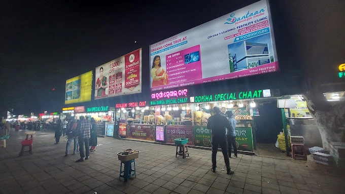 Indulge in street food at Rajmahal Square