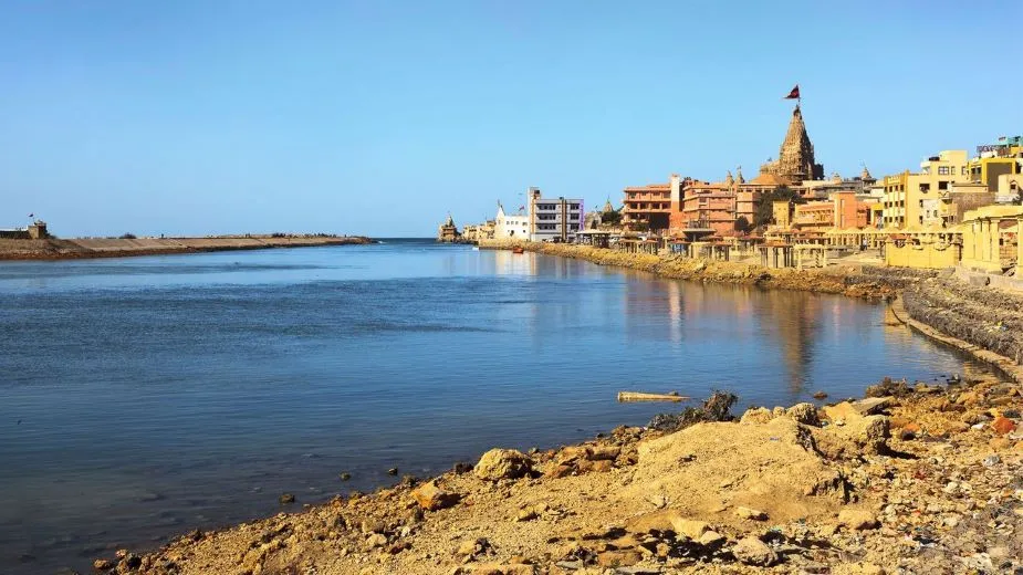 Enjoy a peaceful stroll at Gomti Ghat