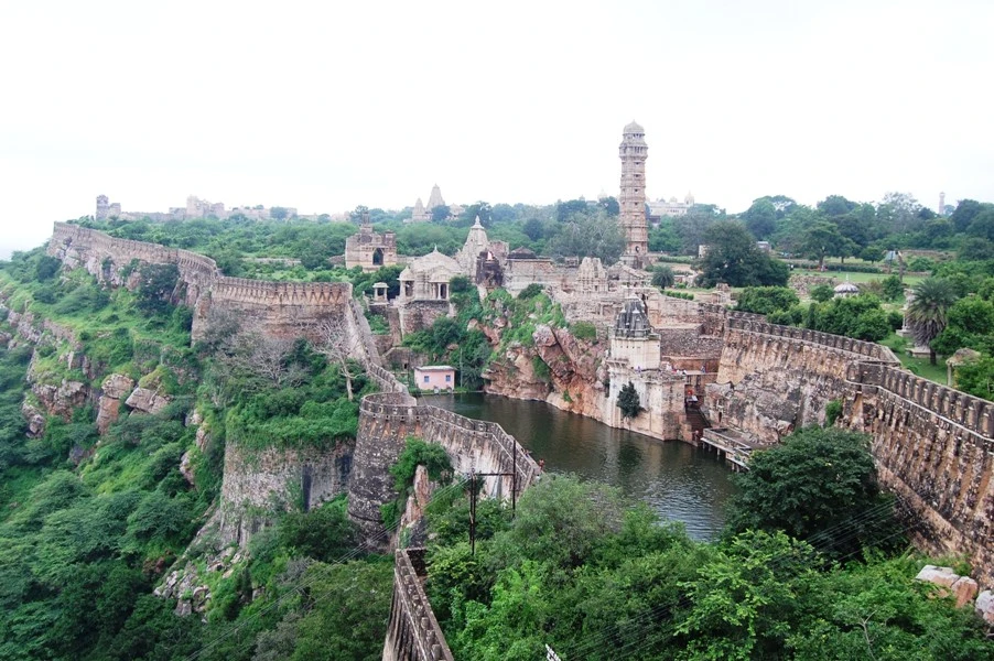 One of the best Things to do in Rajasthan is Visit the historic Chittorgarh Fort