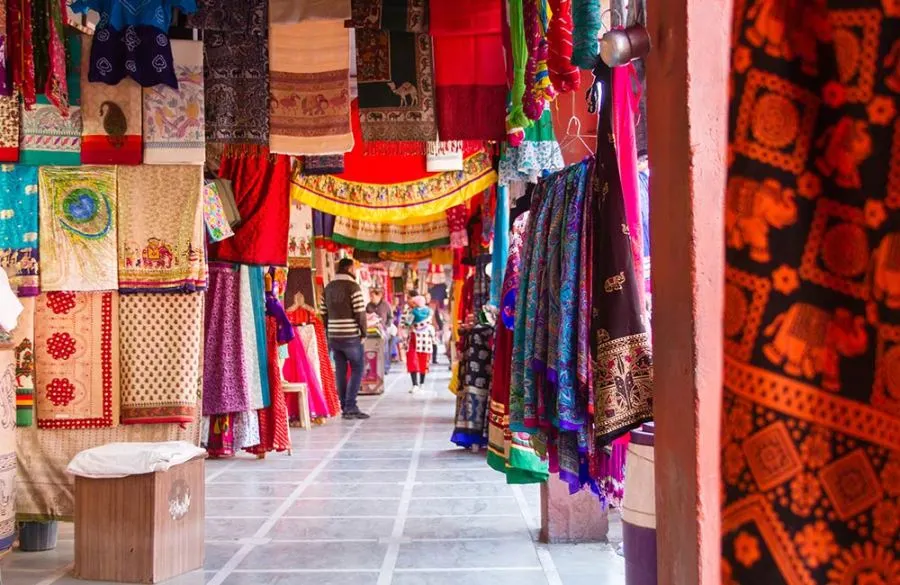 Explore the colourful markets of Jaipur