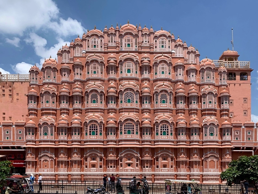 Experience Hawa Mahal one of the best things to Do in Jaipur