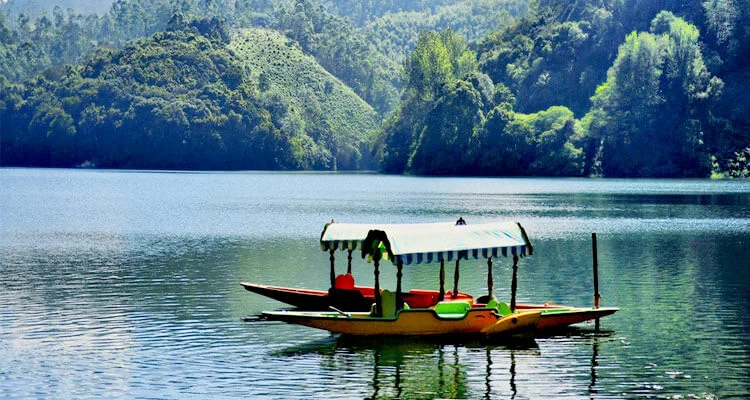 Boating at Kundala Lake