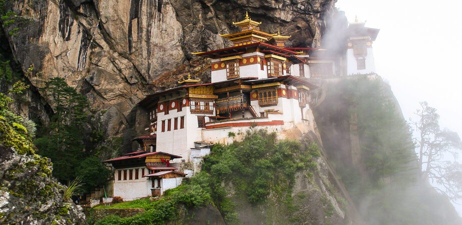 IIncredible Bhutan Tour with Phobjikh